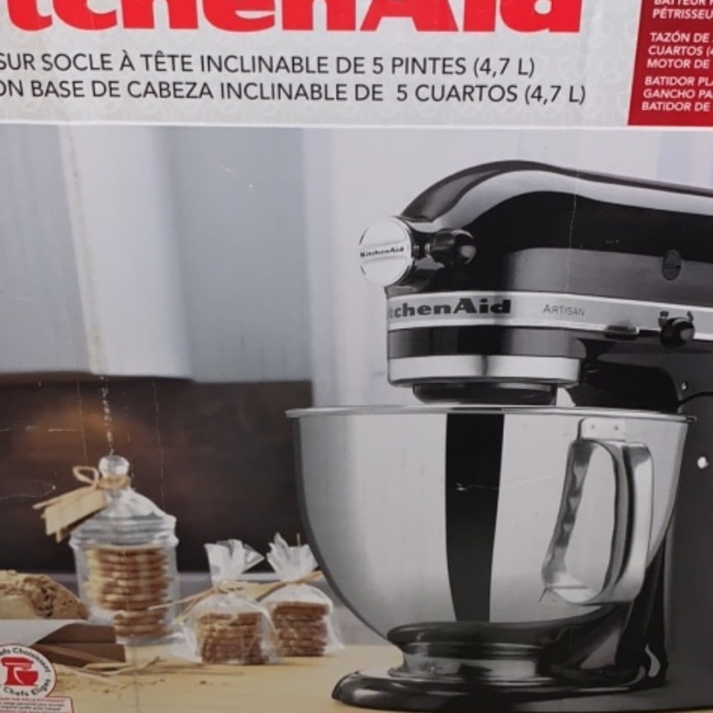 New In Box kitchenAid Mixer